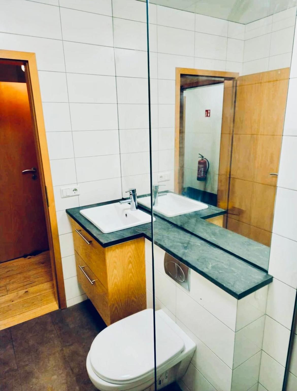 G10 Apartments アークレイリ エクステリア 写真