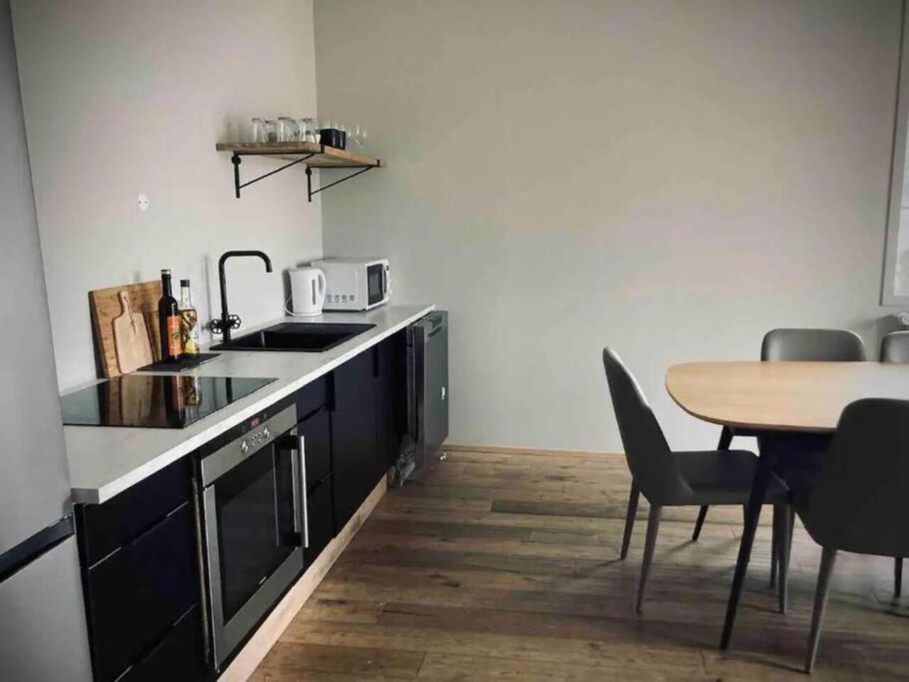 G10 Apartments アークレイリ エクステリア 写真